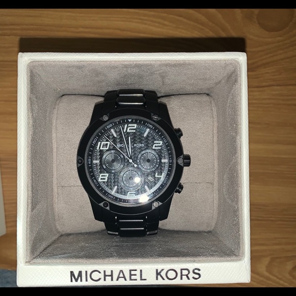Men’s Michael Khors watch like new.